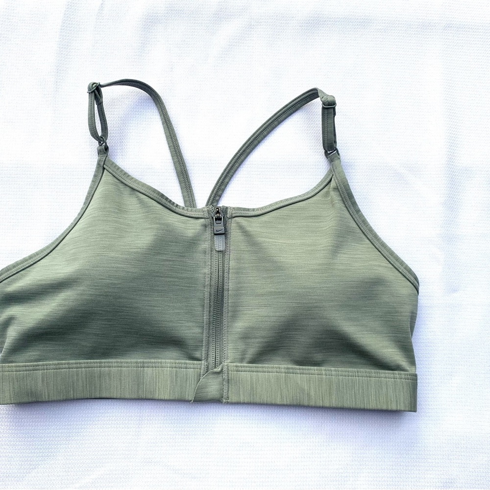 Nike Women's Zippered Sports/Workout Bra Size M